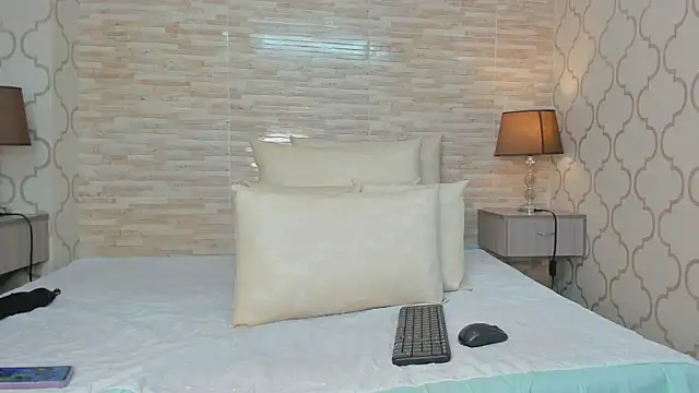 ZoeSmitth online show from February 22, 2025, 12:18 pm