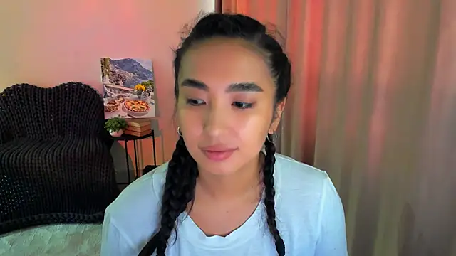 worldofkim online show from March 12, 2025, 7:02 am