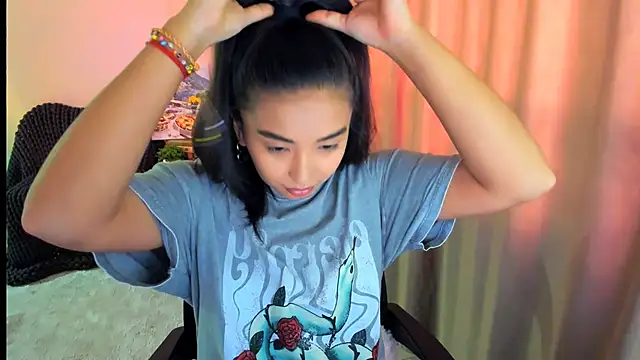 worldofkim online show from February 17, 2025, 5:36 am