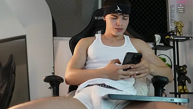 Max cortes1 online show from September 15, 2025, 12:00 am