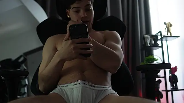 Max cortes1 online show from March 12, 2026, 4:33 pm