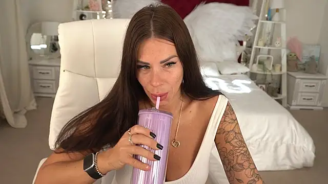 IsabellaFoxyy online show from September 27, 2025, 5:24 am