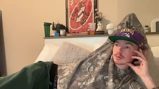 younghungginger online show from December 28, 2024, 1:39 am