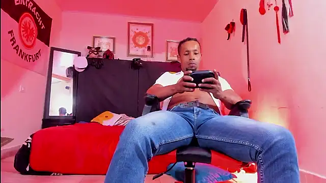 AlejoKhalifa  online show from January 7, 2026, 9:20 pm