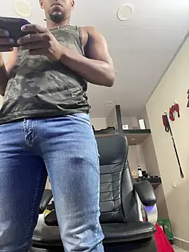 AlejoKhalifa  online show from June 6, 2026, 10:31 am