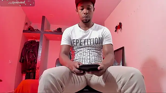 AlejoKhalifa  online show from July 20, 2026, 10:39 am