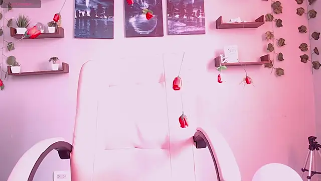 macey elliot  online show from March 5, 2025, 2:01 pm