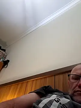 Scoobeysnacks online show from April 18, 2026, 7:18 pm