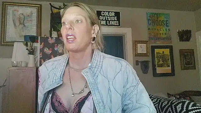 Snapshot of Glamazonx chatting on March 11, 2026, 1:27 pm Glamazonx online show from March 11, 2026, 1:27 pm