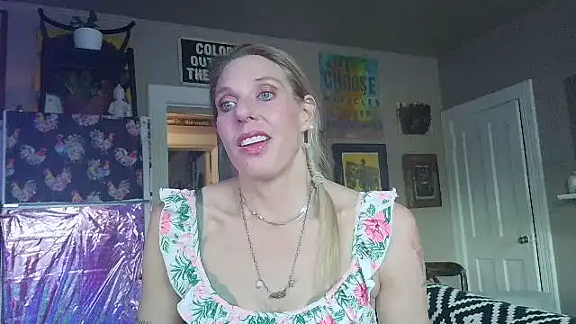 Snapshot of Glamazonx chatting on March 11, 2026, 12:26 am Glamazonx online show from March 11, 2026, 12:26 am