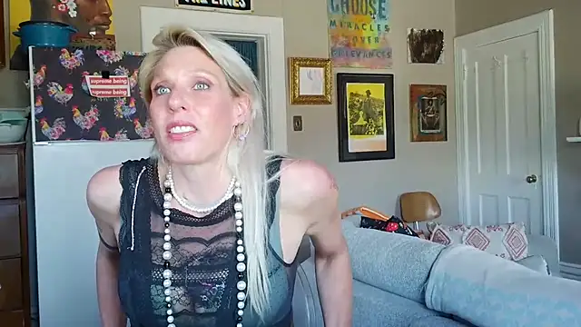 Snapshot of Glamazonx chatting on February 19, 2026, 9:12 pm Glamazonx online show from February 19, 2026, 9:12 pm