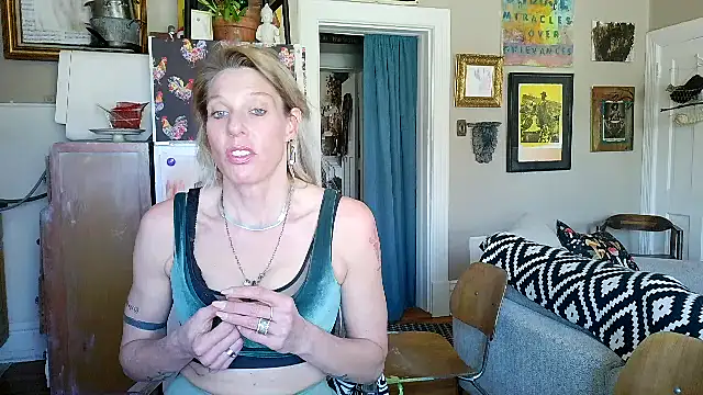 Snapshot of Glamazonx chatting on March 17, 2026, 6:55 pm Glamazonx online show from March 17, 2026, 6:55 pm