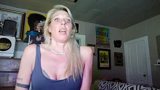 Snapshot of Glamazonx chatting on February 20, 2026, 7:10 am Glamazonx online show from February 20, 2026, 7:10 am