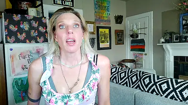 Snapshot of Glamazonx chatting on March 23, 2026, 9:58 pm Glamazonx online show from March 23, 2026, 9:58 pm