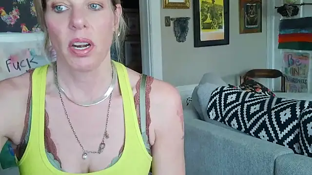 Snapshot of Glamazonx chatting on March 24, 2026, 6:52 pm Glamazonx online show from March 24, 2026, 6:52 pm