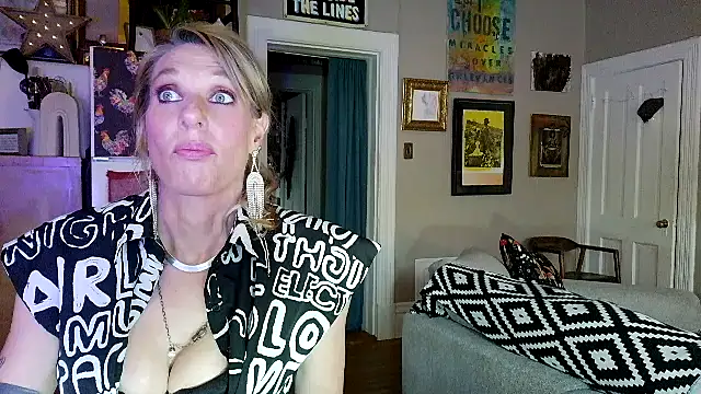 Snapshot of Glamazonx chatting on March 2, 2026, 12:22 am Glamazonx online show from March 2, 2026, 12:22 am