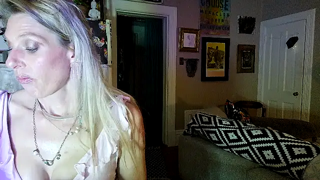 Snapshot of Glamazonx chatting on March 3, 2026, 1:23 am Glamazonx online show from March 3, 2026, 1:23 am