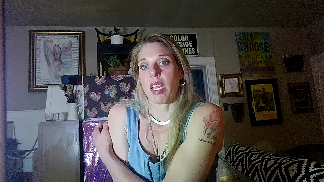 Snapshot of Glamazonx chatting on March 12, 2026, 1:33 am Glamazonx online show from March 12, 2026, 1:33 am