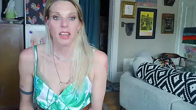 Snapshot of Glamazonx chatting on March 29, 2026, 9:38 pm Glamazonx online show from March 29, 2026, 9:38 pm