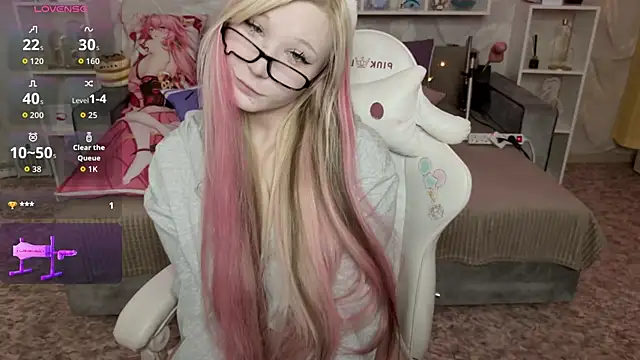 MeowkaKitty online show from May 6, 2026, 2:04 am