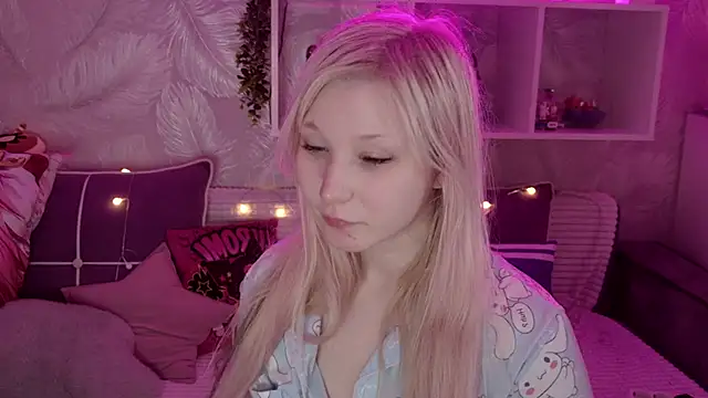 MeowkaKitty online show from April 27, 2026, 2:20 am