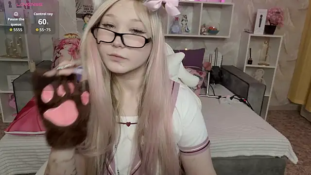 MeowkaKitty online show from April 25, 2026, 2:03 am