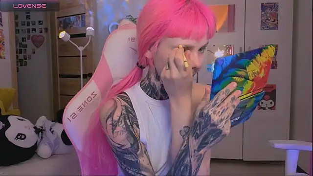 Britney Lynch online show from October 23, 2025, 12:37 pm