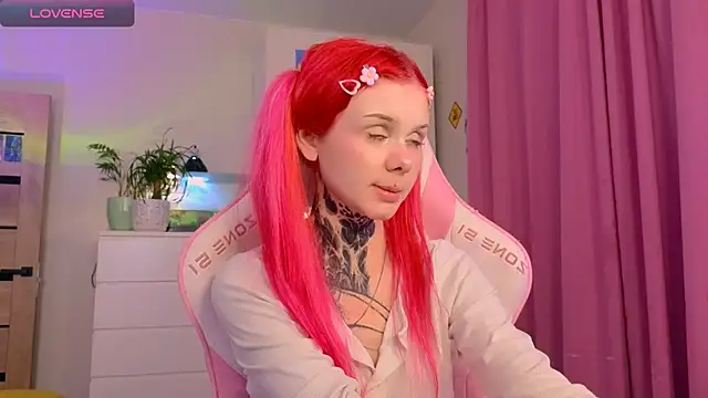 Britney Lynch online show from November 14, 2025, 6:33 pm