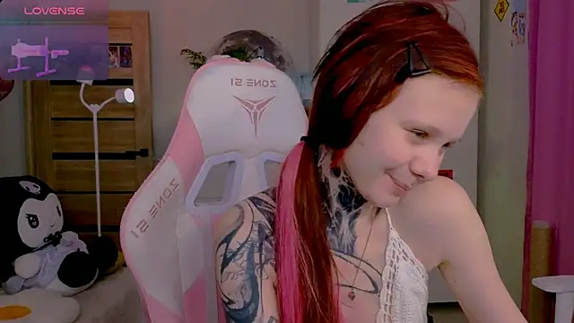 Britney Lynch online show from November 6, 2025, 12:03 am