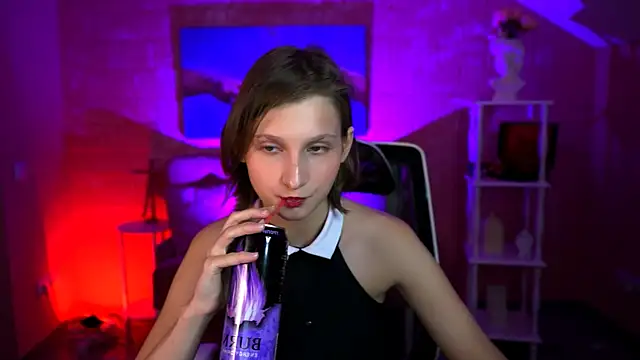 EllaHorton online show from July 6, 2026, 3:03 pm