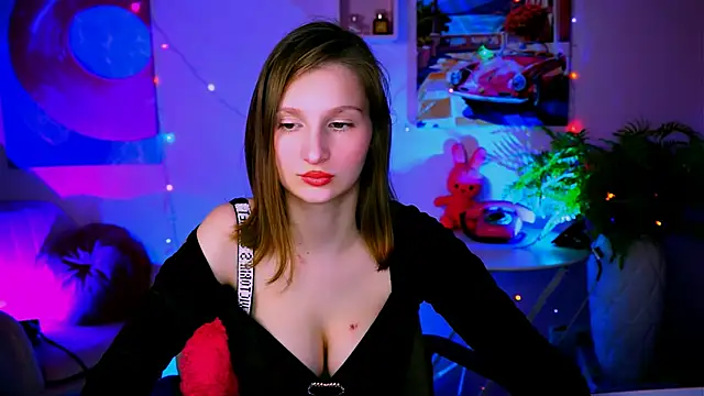 EllaHorton online show from April 30, 2026, 1:29 pm