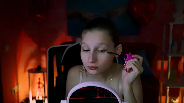 EllaHorton online show from March 22, 2025, 5:39 am