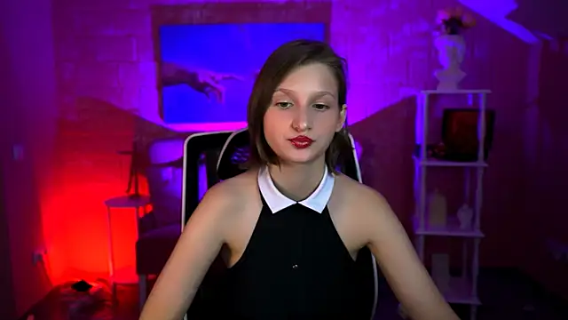 EllaHorton online show from July 6, 2026, 1:29 pm