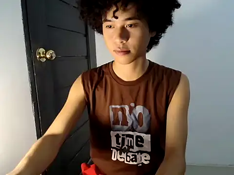 Asiantwink21 online show from May 15, 2026, 4:05 pm