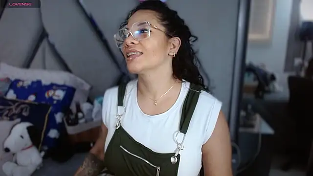 paula daniela1 online show from December 16, 2025, 3:05 pm