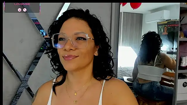 paula daniela1 online show from February 24, 2025, 9:30 pm