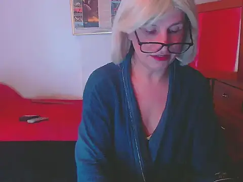 LorenJade online show from December 17, 2025, 7:24 am