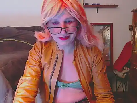 LorenJade online show from May 4, 2026, 7:44 am