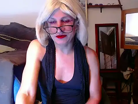 LorenJade online show from June 19, 2026, 7:47 am