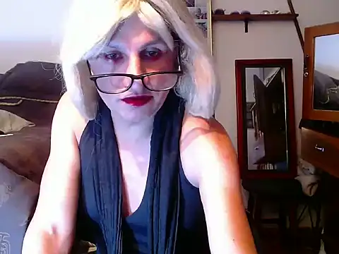 LorenJade online show from June 18, 2026, 9:36 am