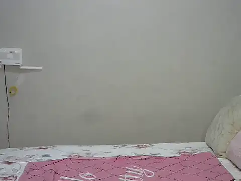 Snapshot of Cariepink chatting on February 17, 2026, 6:44 am Cariepink online show from February 17, 2026, 6:44 am