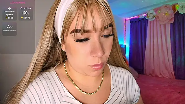 leahtemptation3 online show from February 17, 2025, 4:53 am