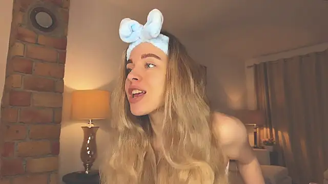 hotexclusive  online show from December 7, 2024, 5:21 am