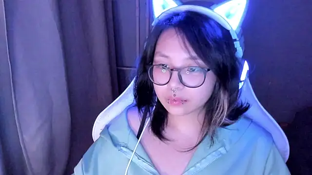 maydaykimmy online show from May 13, 2026, 9:33 pm