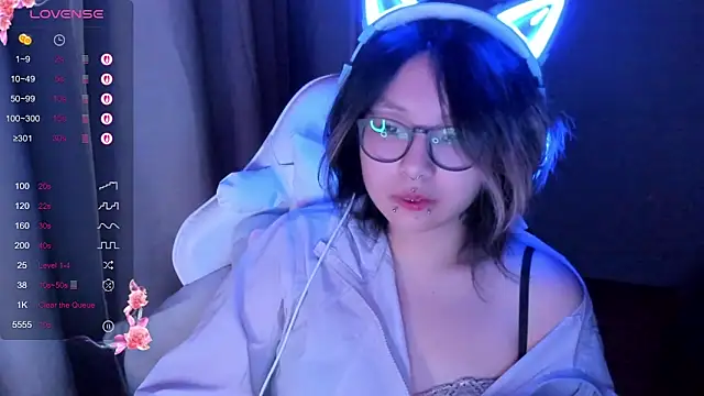 maydaykimmy online show from December 22, 2025, 8:42 pm