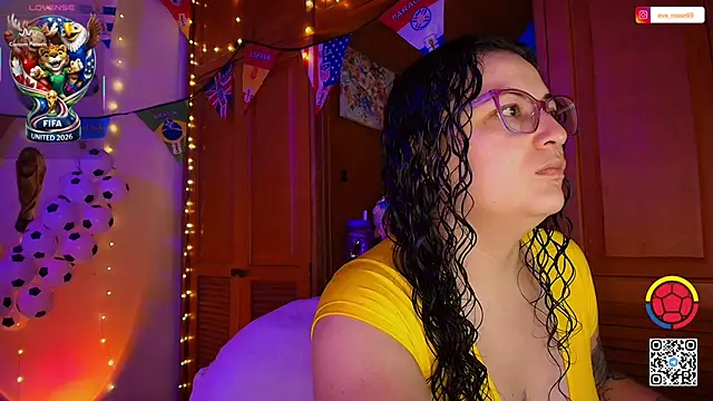 Snapshot of eva_rosse69 chatting on June 17, 2026, 12:04 pm eva rosse69 online show from June 17, 2026, 12:04 pm