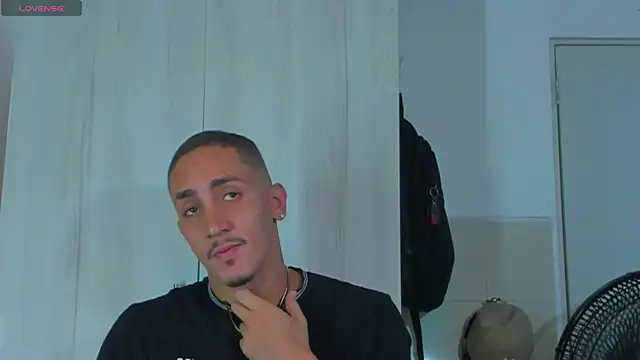 Snapshot of MikeRoss7777 chatting on October 18, 2025, 10:23 pm MikeRoss7777 online show from October 18, 2025, 10:23 pm