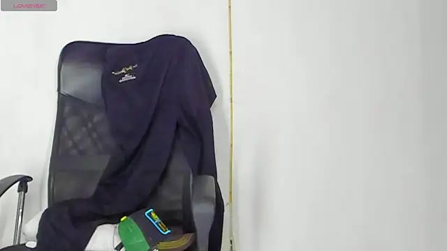 Snapshot of MikeRoss7777 chatting on October 4, 2025, 10:11 pm MikeRoss7777 online show from October 4, 2025, 10:11 pm