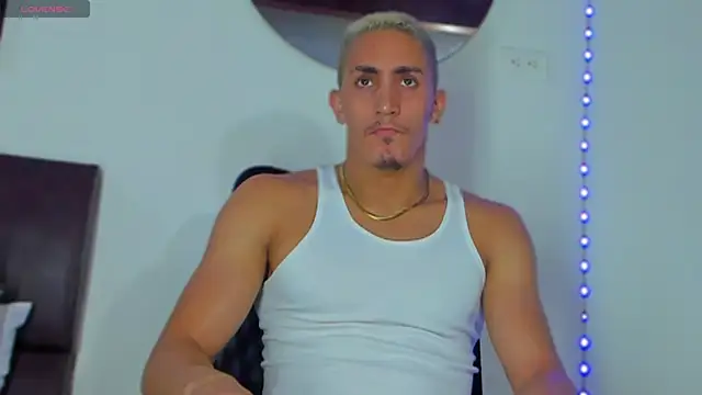 Snapshot of MikeRoss7777 chatting on February 7, 2025, 12:53 am MikeRoss7777 online show from February 7, 2025, 12:53 am