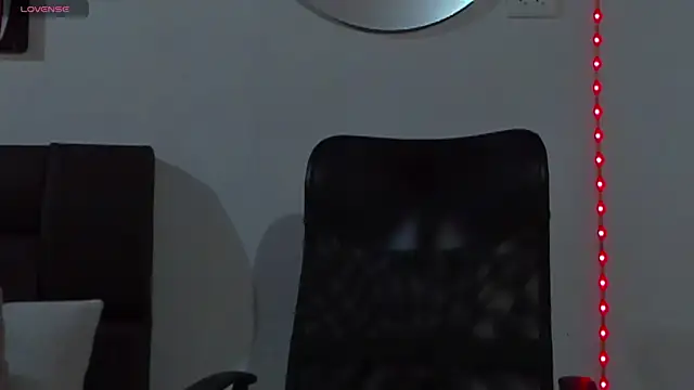 Snapshot of MikeRoss7777 chatting on October 5, 2025, 7:04 pm MikeRoss7777 online show from October 5, 2025, 7:04 pm